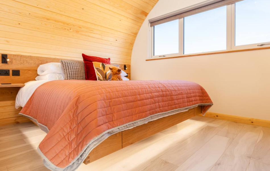 Luxury Suite Private Yard Hot Tub King Bed | Apartment in Sioux Falls - Apartment With Hot Tub Cabin Style