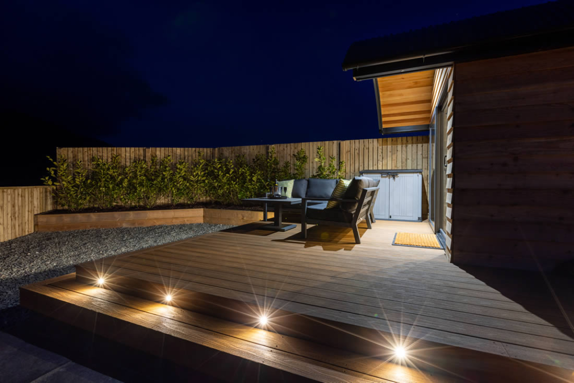 luxury-hut-night-seating